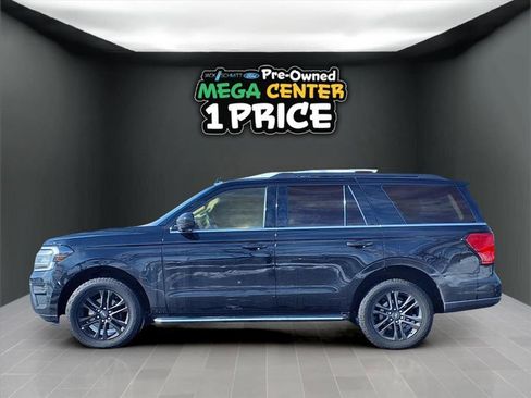 Used 2022 Ford Expedition XLT image 3