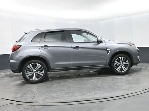 Used 2025 Mitsubishi Outlander Sport SE image 4