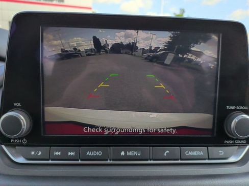 Used 2025 Nissan Rogue S AWD/4WD image 20