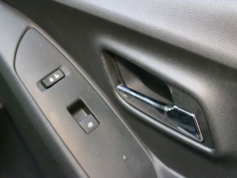 Used 2019 Chevrolet Trax LT w/ LT Convenience Package AWD/4WD image 9