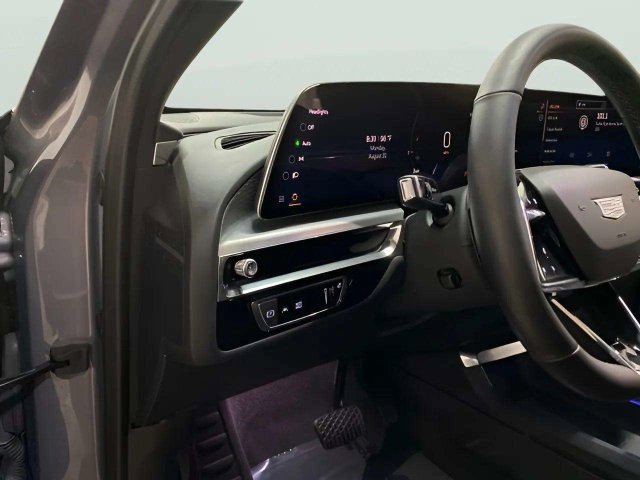 Used 2024 Cadillac Lyriq Sport RWD image 30