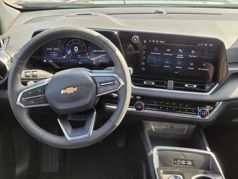 New 2026 Chevrolet Equinox LT w/ Convenience Package II FWD image 12