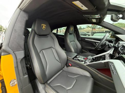 Used 2022 Lamborghini Urus AWD/4WD image 24
