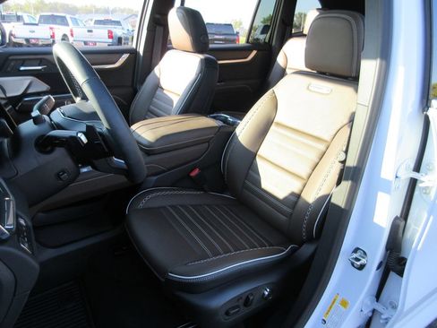 Certified 2026 GMC Acadia Denali Ultimate w/ LPO, All-Weather Package AWD/4WD image 22