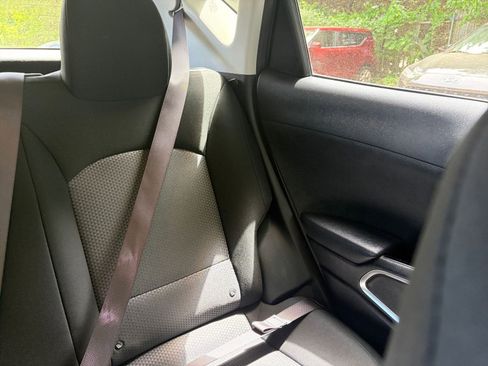Used 2025 Kia Soul LX w/ LX Technology Package FWD image 35