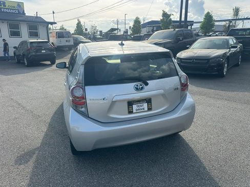 Used 2013 Toyota Prius C Three image 6