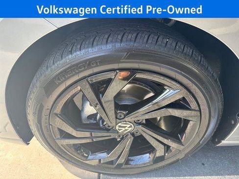 Used 2025 Volkswagen Jetta SE w/ Sunroof Package FWD image 31
