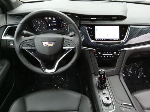 Used 2024 Cadillac XT6 Premium Luxury w/ Technology Package AWD/4WD image 14