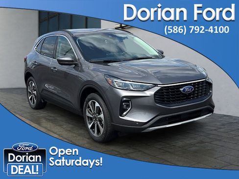 Used 2023 Ford Escape Platinum AWD/4WD image 1
