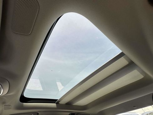 Certified 2022 Volvo S60 B5 Momentum w/ Premium Package image 33