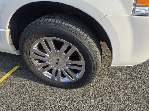 Used 2014 Lincoln Navigator 4WD image 9
