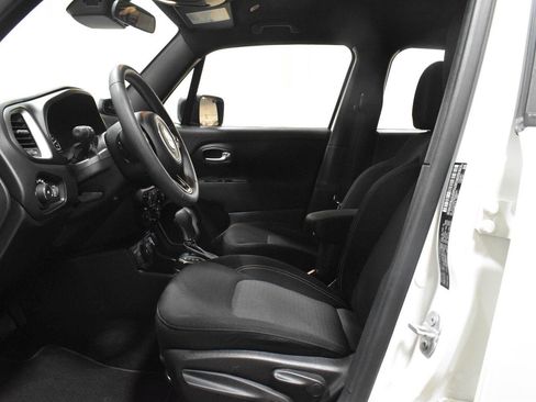 Used 2021 Jeep Renegade Latitude AWD/4WD image 8