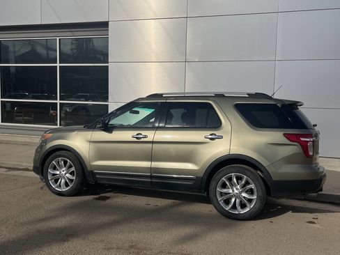 Used 2013 Ford Explorer XLT image 12