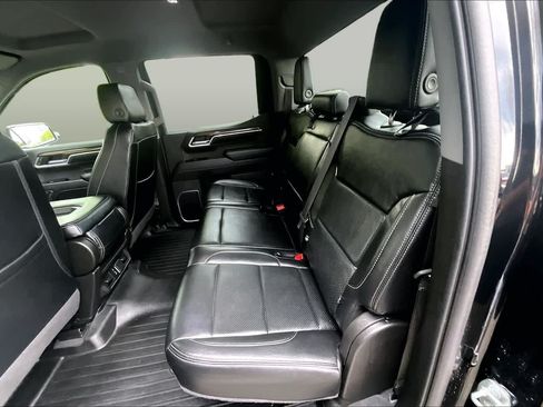 Used 2022 Chevrolet Silverado 1500 LT AWD/4WD image 19