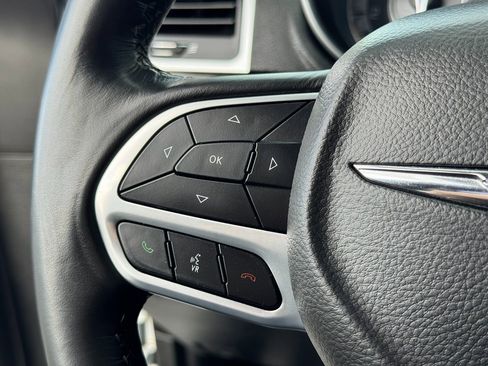 Used 2022 Chrysler 300 Touring L w/ Safetytec Plus Group image 44