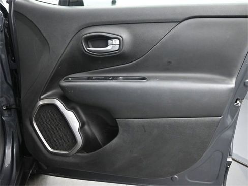 Used 2022 Jeep Renegade Latitude image 20