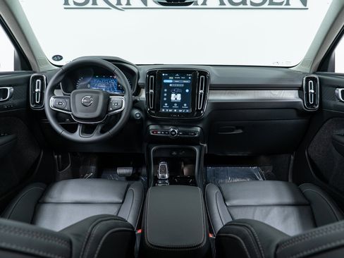 New 2026 Volvo XC40 B5 Plus w/ Protection Package Premier image 15