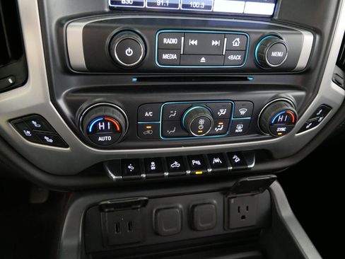 Used 2018 GMC Sierra 1500 SLT w/ Black Pack image 23