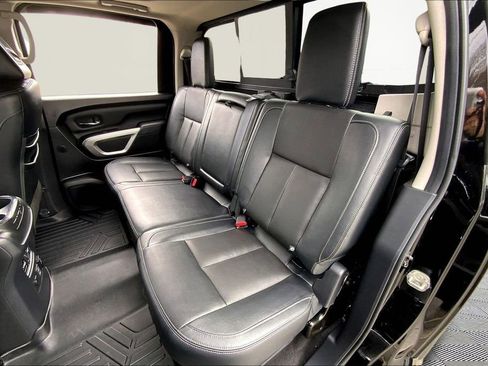 Used 2021 Nissan Titan SL w/ Moonroof Package image 16