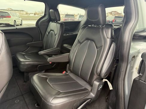 Used 2023 Chrysler Pacifica Touring-L w/ S Appearance Package AWD/4WD image 23