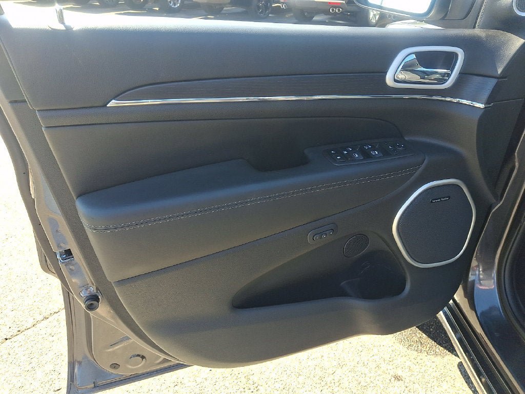Used 2019 Jeep Grand Cherokee Summit AWD/4WD image 12