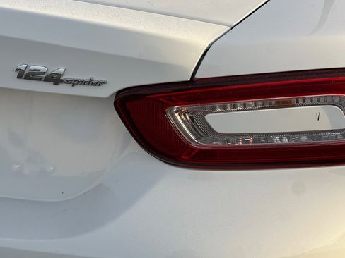 Used 2017 FIAT 124 Spider Classica image 26