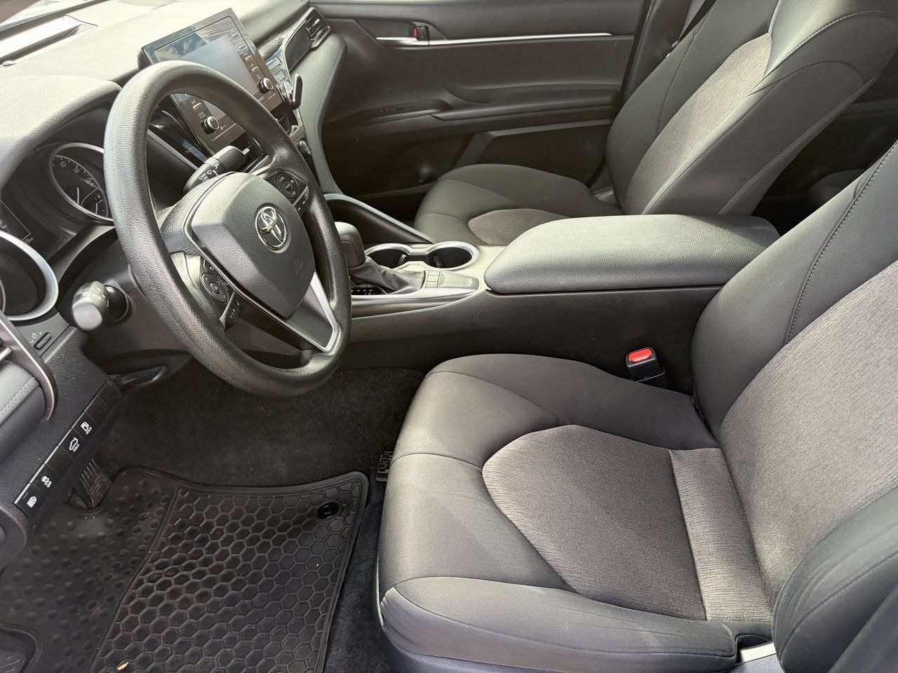 Used 2022 Toyota Camry LE FWD image 6