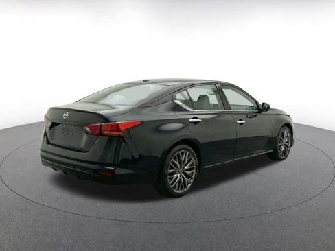 Used 2025 Nissan Altima 2.5 SV FWD image 8