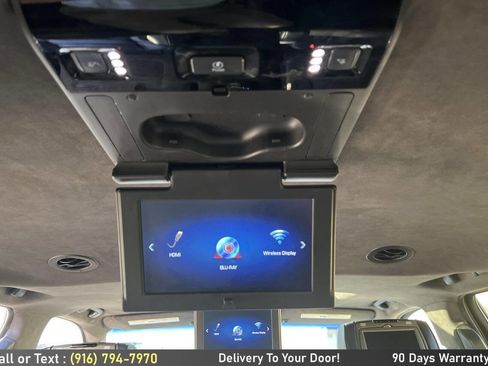 Used 2017 Cadillac Escalade ESV Platinum AWD/4WD image 30