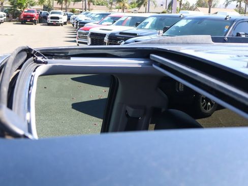 Used 2019 Chevrolet Suburban LT RWD image 28