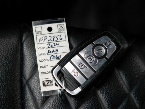 Used 2024 Ford Edge Titanium image 34