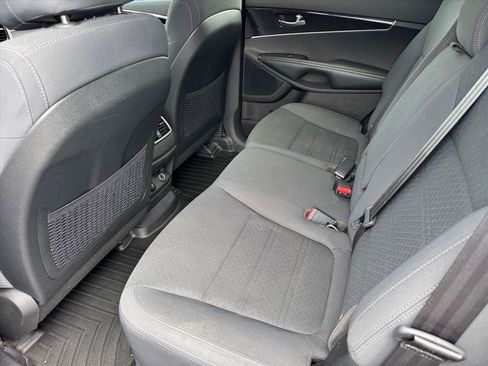 Used 2017 Kia Sorento AWD w/ LX Convenience Package image 11