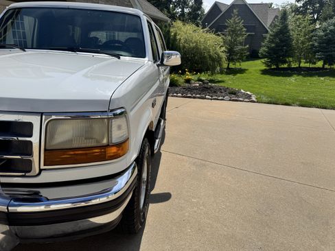 Used 1993 Ford Bronco XLT AWD/4WD image 31