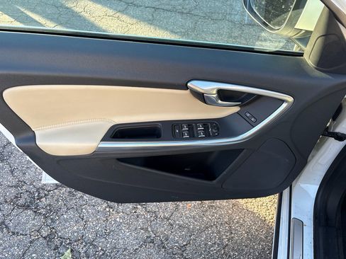 Used 2017 Volvo S60 T5 Inscription w/ Convenience Package image 9