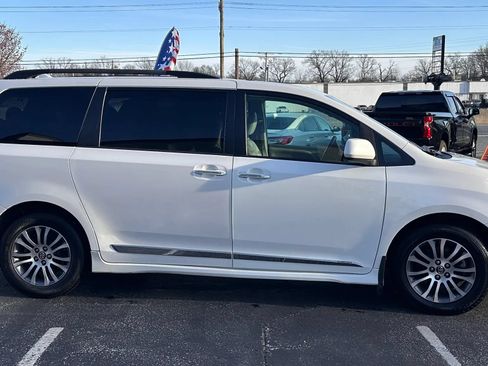 Used 2019 Toyota Sienna XLE w/ Protection Package FWD image 4