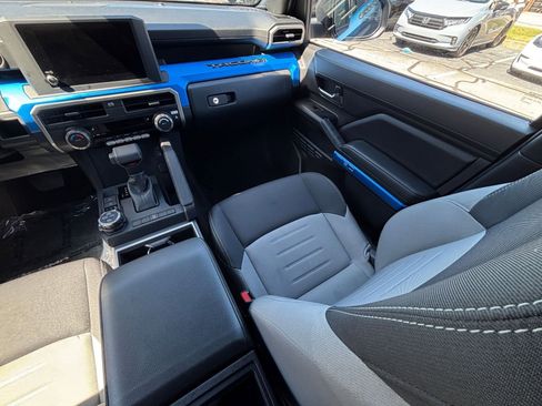 Used 2025 Toyota Tacoma TRD Off-Road image 40