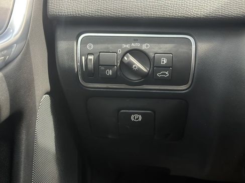 Used 2017 Volvo XC60 T6 Dynamic w/ Preferred Option Package AWD/4WD image 16