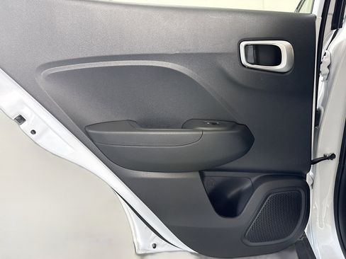 Used 2025 Hyundai Venue SE FWD image 25