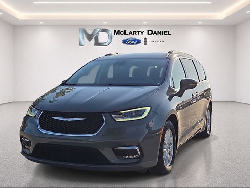 Used 2022 Chrysler Pacifica Touring-L FWD image 2