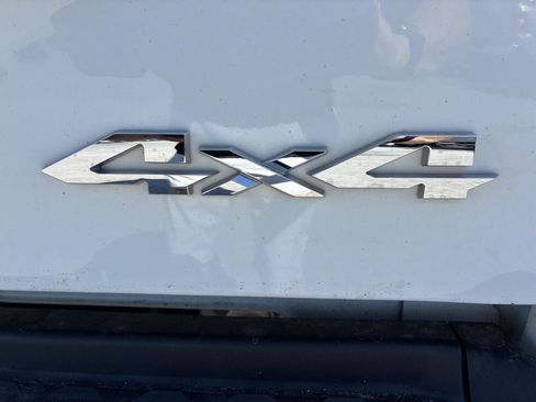 Used 2024 RAM 2500 Tradesman w/ Chrome Appearance Group AWD/4WD image 10