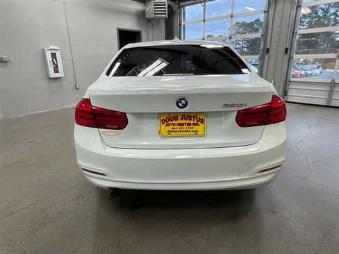 Used 2017 BMW 320i Sedan image 4