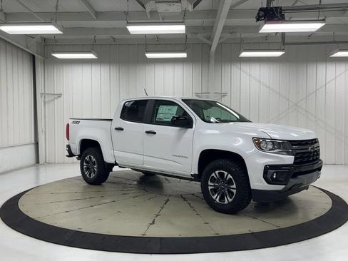 Used 2022 Chevrolet Colorado Z71 AWD/4WD image 2