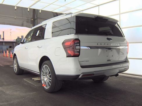 Used 2024 Ford Expedition Limited image 9