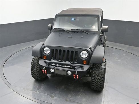 Used 2012 Jeep Wrangler Unlimited Sahara image 25