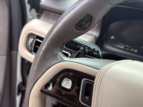 Used 2023 Lincoln Aviator Reserve w/ Elements Package Plus AWD/4WD image 32