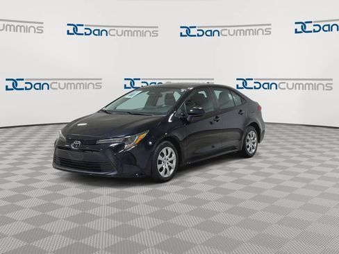 Used 2023 Toyota Corolla LE FWD image 5