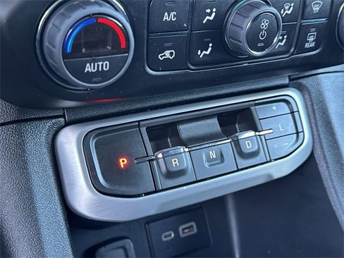 Used 2023 GMC Acadia SLE image 14