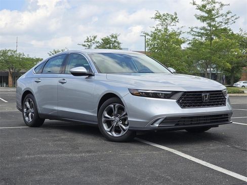 Used 2024 Honda Accord EX image 2
