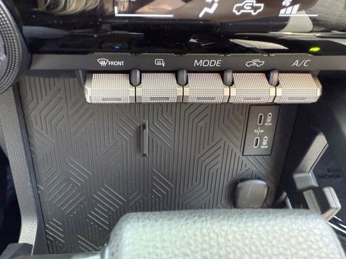 Certified 2025 Toyota Tacoma SR AWD/4WD image 15