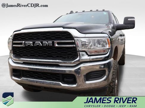 Used 2024 RAM 2500 Tradesman w/ Chrome Appearance Group image 3